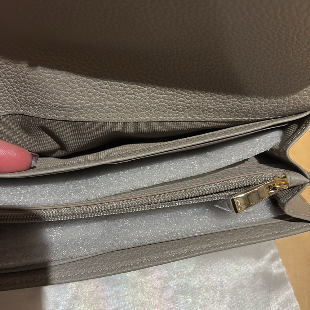 FURLA wallet new with 6 compartments and space for 12 cards. - Picture 5 of 11